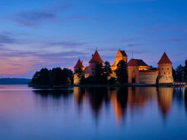 DMC in Lithuania – Trakai Island Castle in Lake Galvė, a top destination for premium travel experiences.