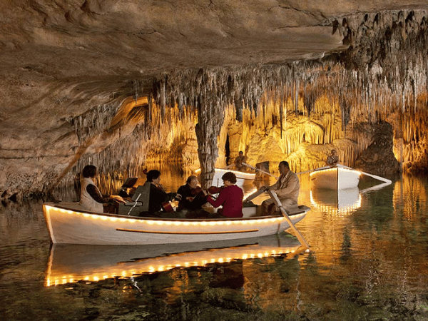 Underground lake and boat tour in Mallorca with a DMC in Spain