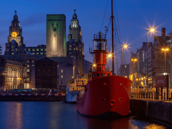 The historic Liverpool waterfront, a vibrant city break destination for groups with a DMC in Britain.